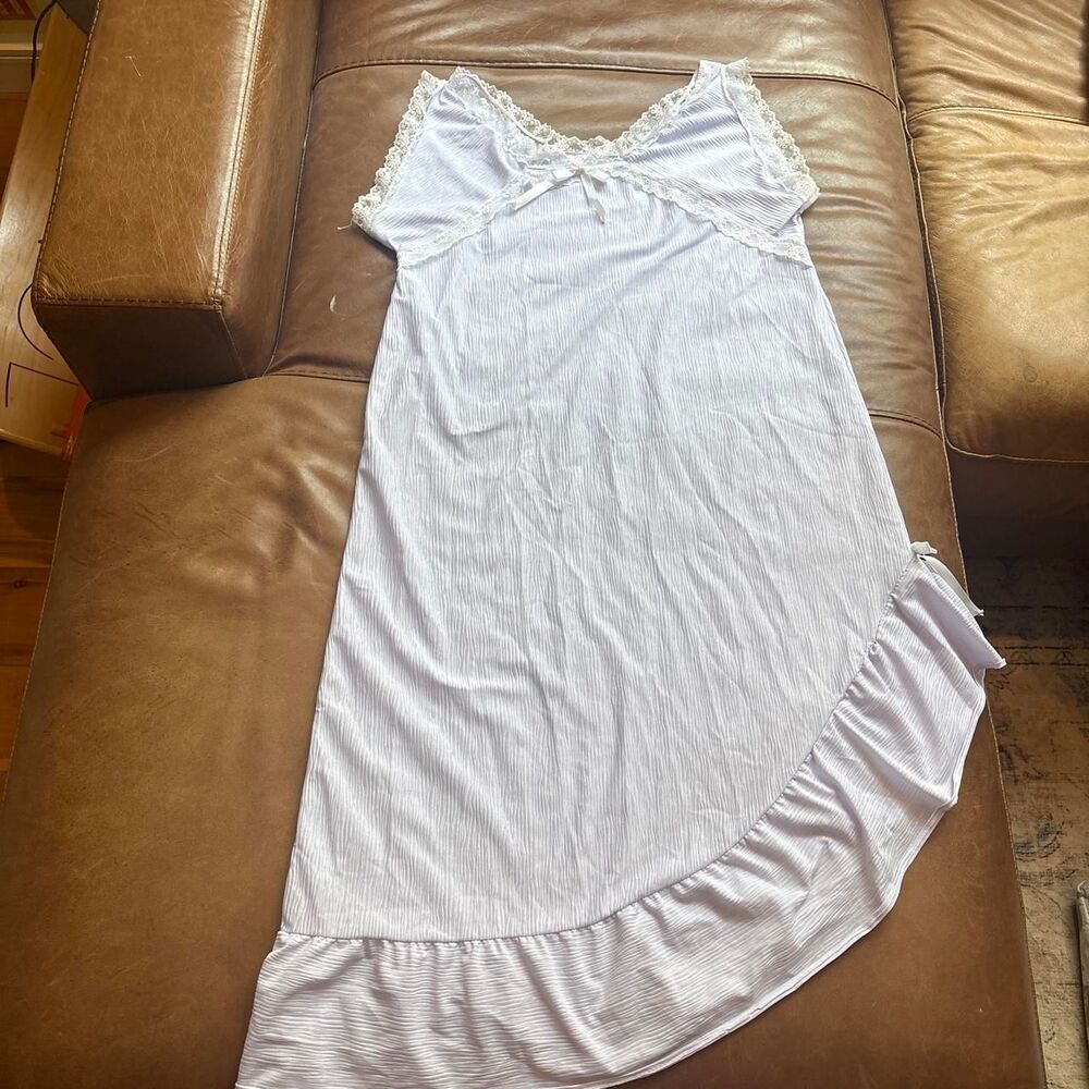 Vintage Girls lavendar nightgown